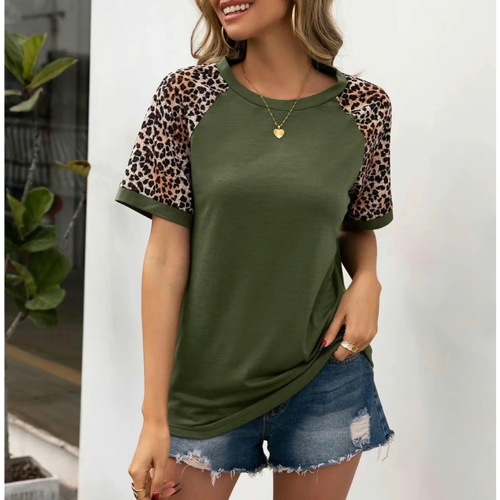 Crew Neck Color Block Cheetah Print Short Sleeve T-Shirt - Picture 4 of 7